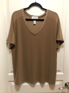 Joseph Ribkoff short sleeve tan V neck tunic sz 18 gold stud trim